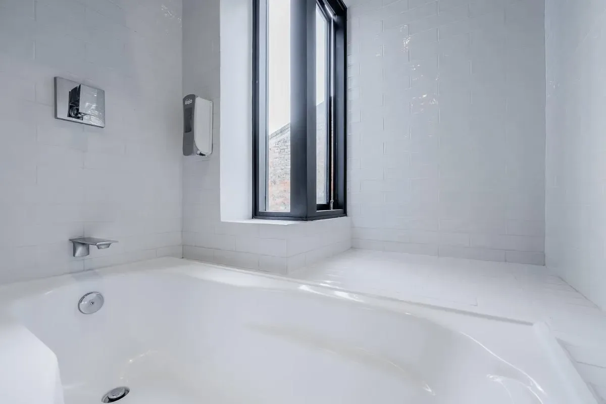 Roomy 1BR in Plaza Catedral