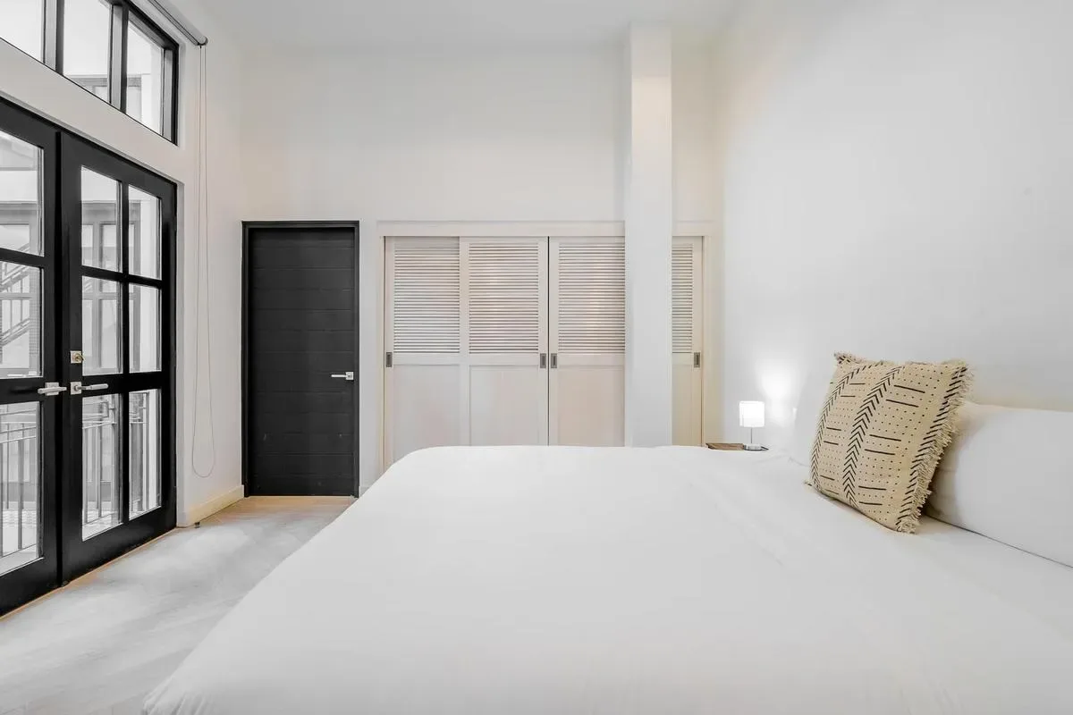 Roomy 1BR in Plaza Catedral