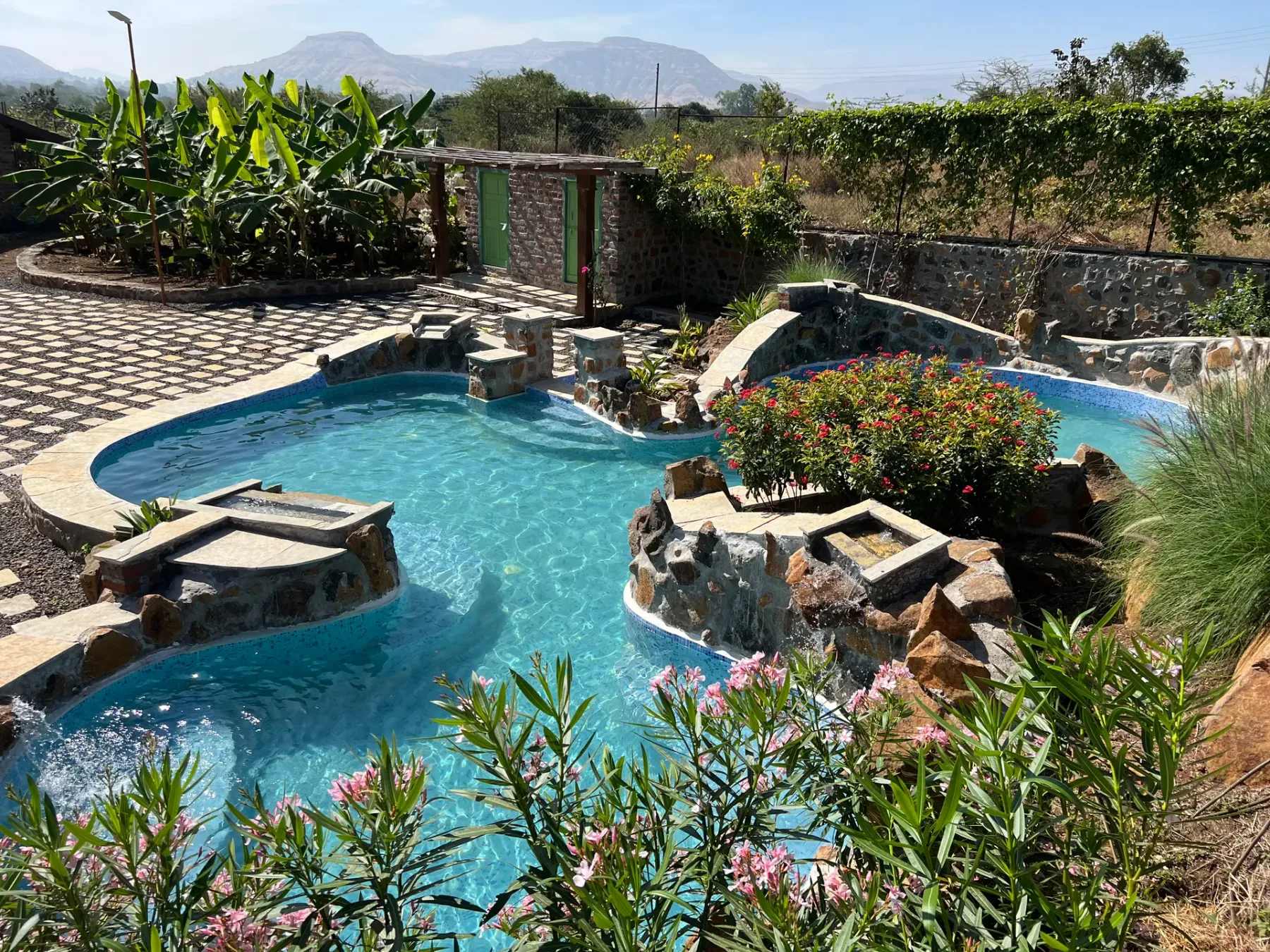 Lake House Vineyard Estate (8 Bedroom)