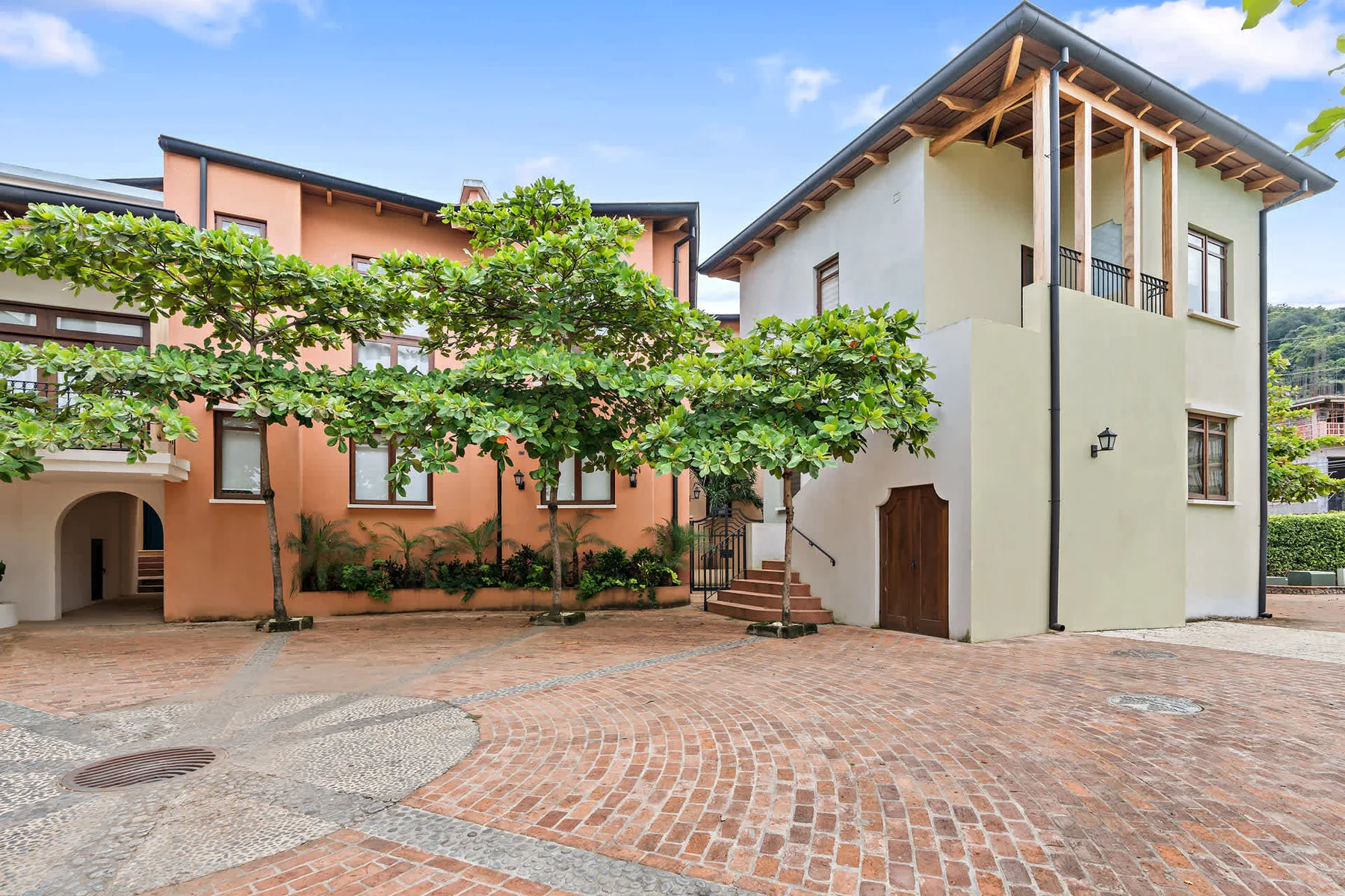 207 Plaza Pienza