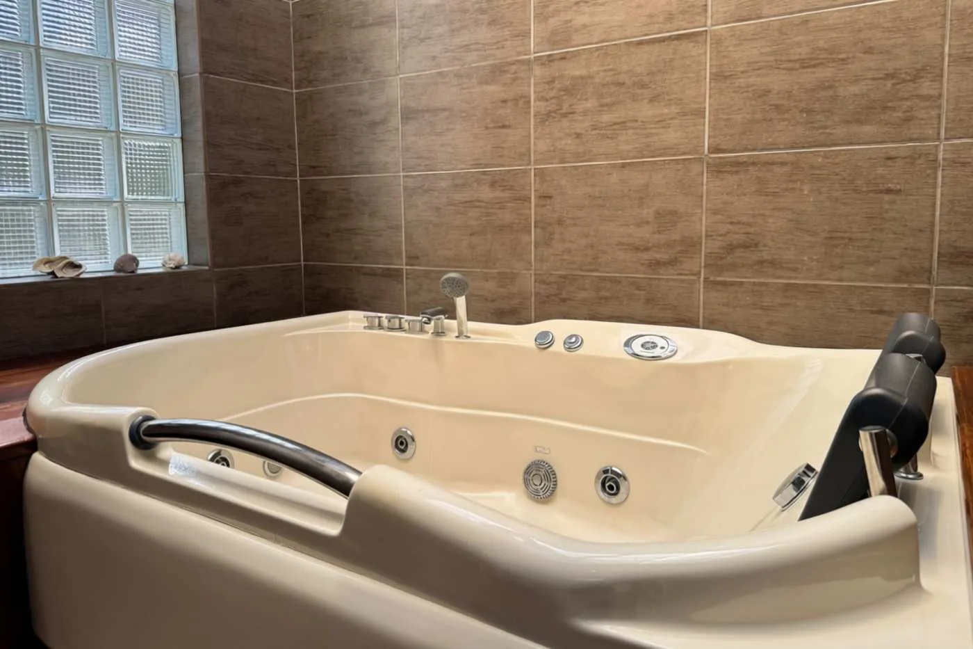 Jama | Collection Residence VI