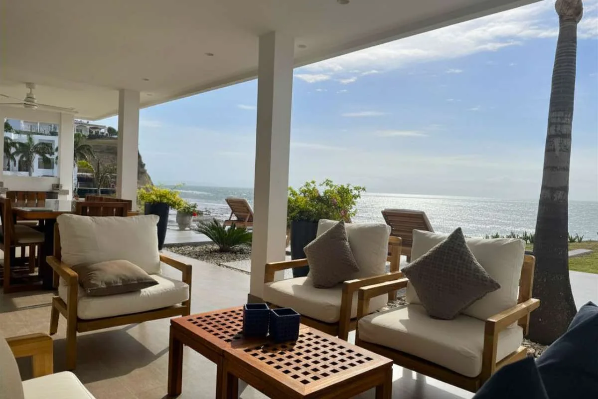 Jama | Beachfront Private Villa