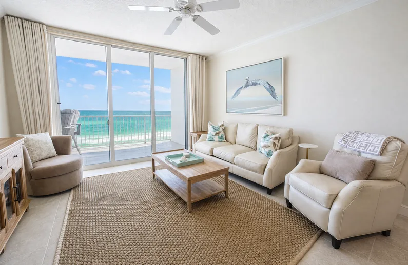 Spacious Gulf-Front Living Area