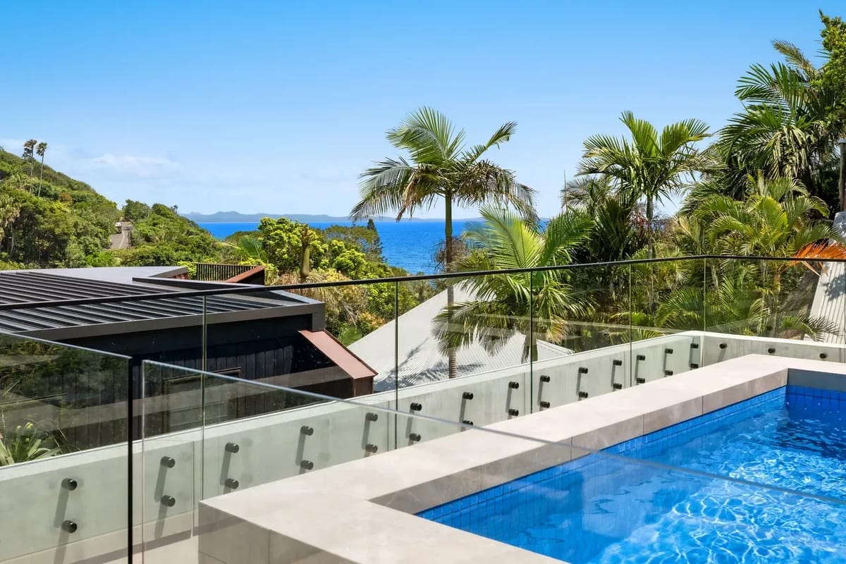 Starfall – designer retreat moments from the beach