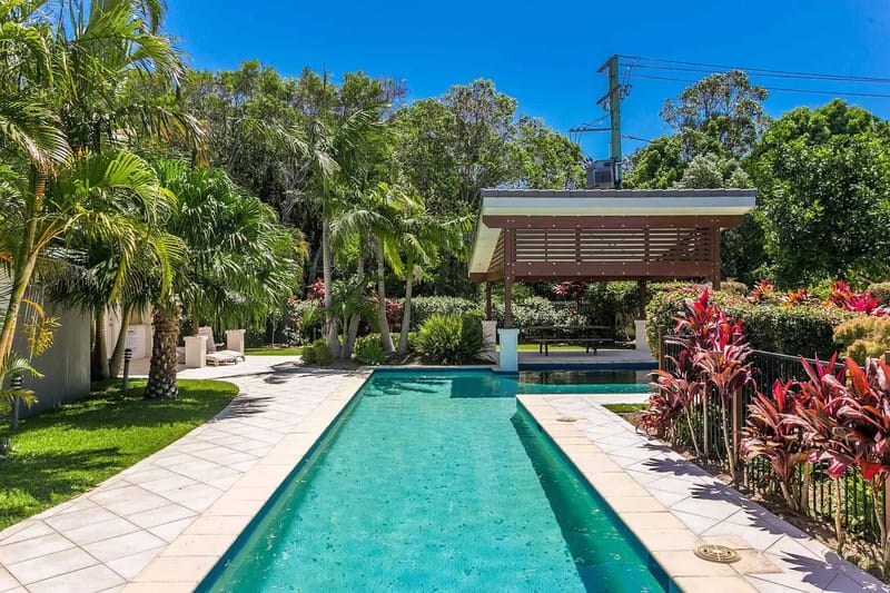 Drift – 3 BR home near town & beach with pool