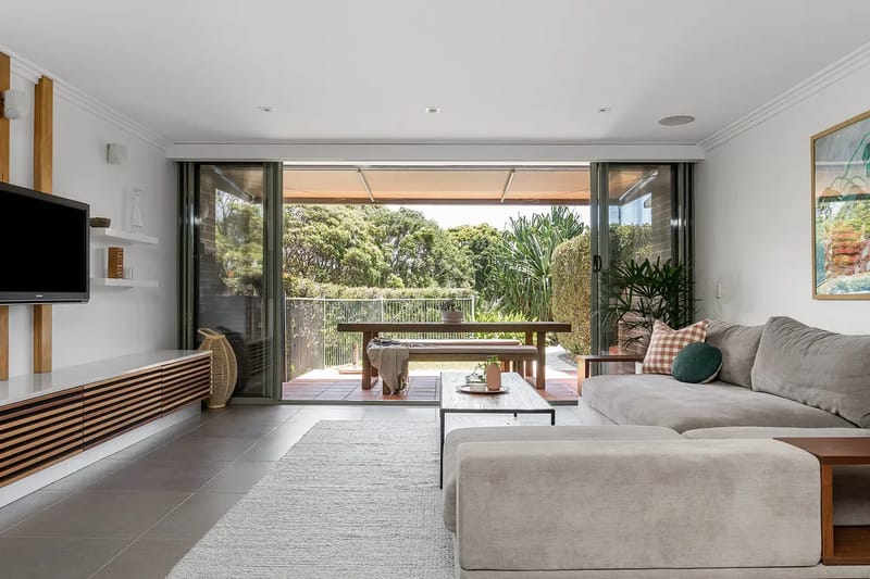 1 James Cook Apartments | Opposite Clarkes Beach