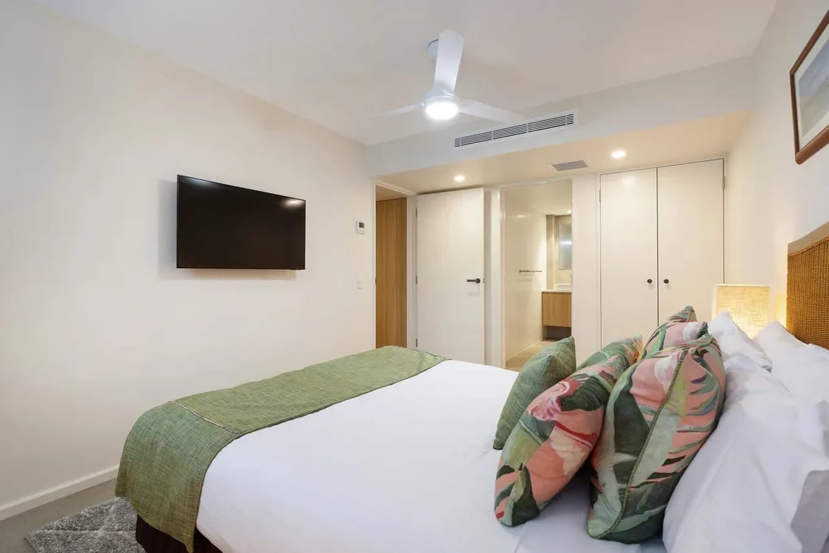 Pacific Blue – beachfront 2 BR apartment with pool
