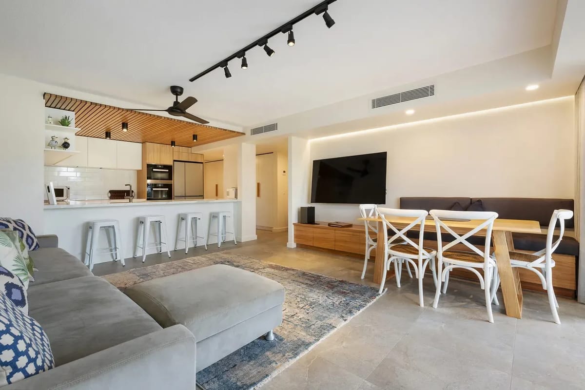 Pacific Blue – beachfront 2 BR apartment with pool