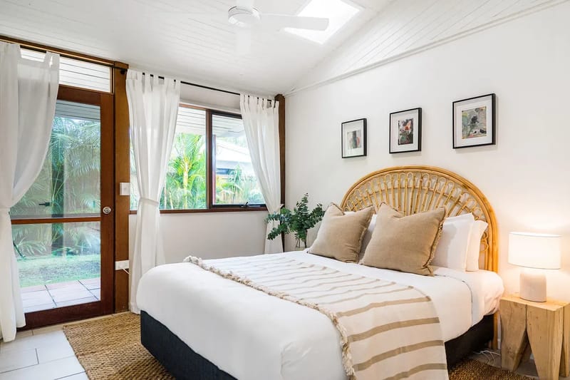 Bangalleys – beachside retreat with large pool