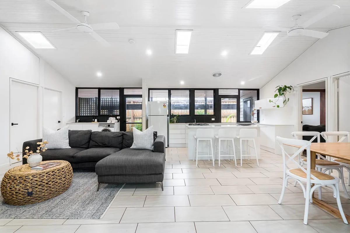 Bangalleys – beachside retreat with large pool