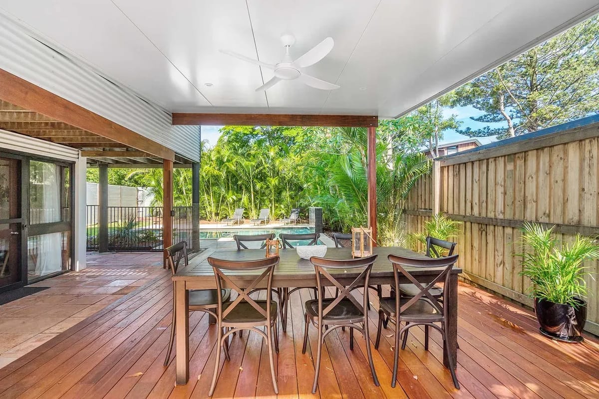 Bangalleys – beachside retreat with large pool
