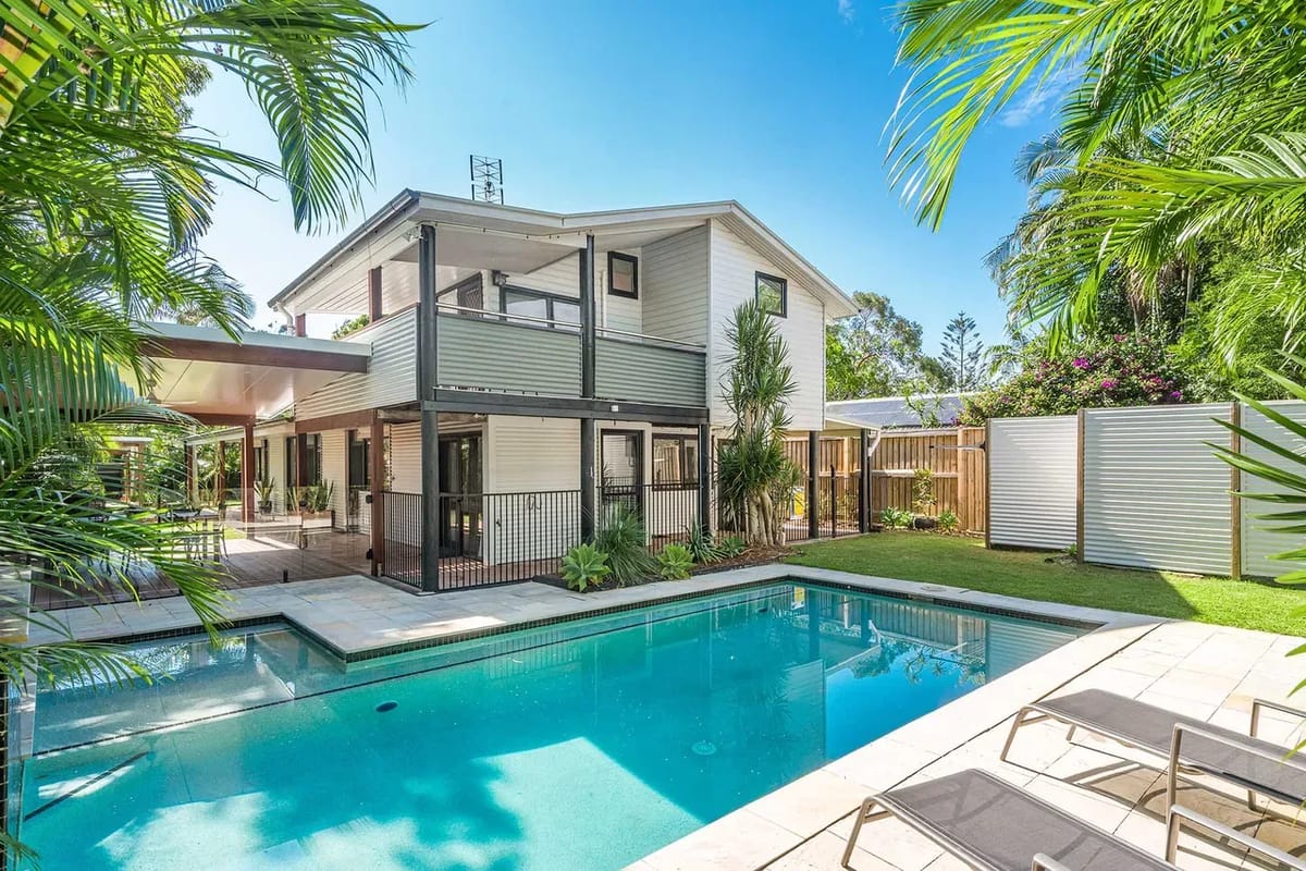 Bangalleys – beachside retreat with large pool