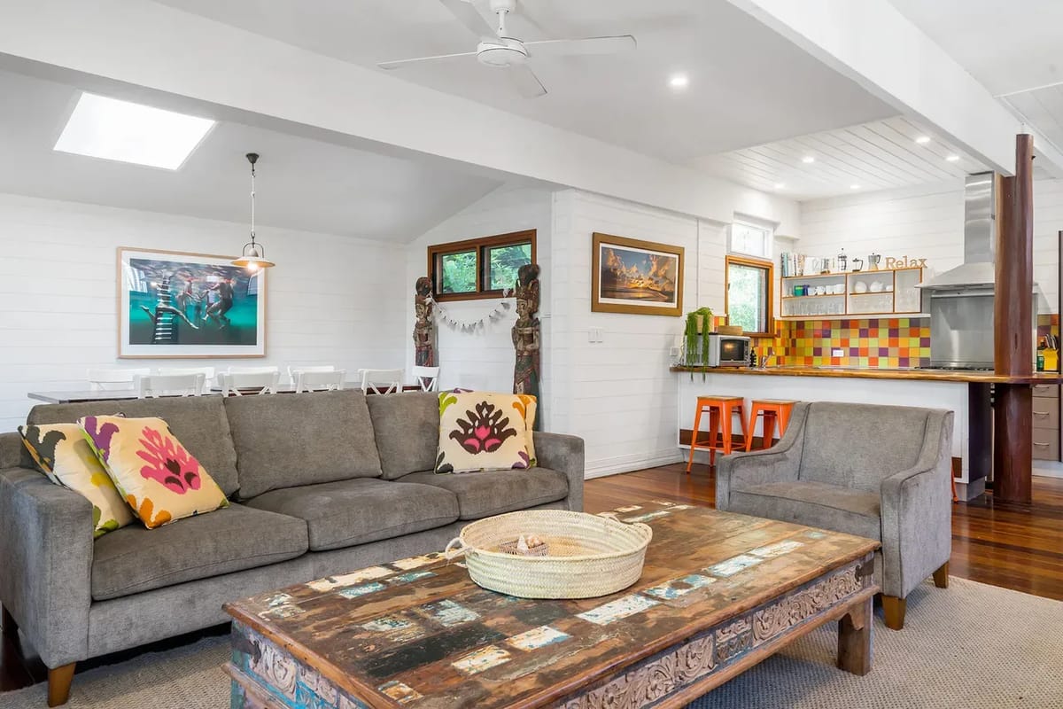 Longhouse – spacious 4 BR Belongil Beach retreat