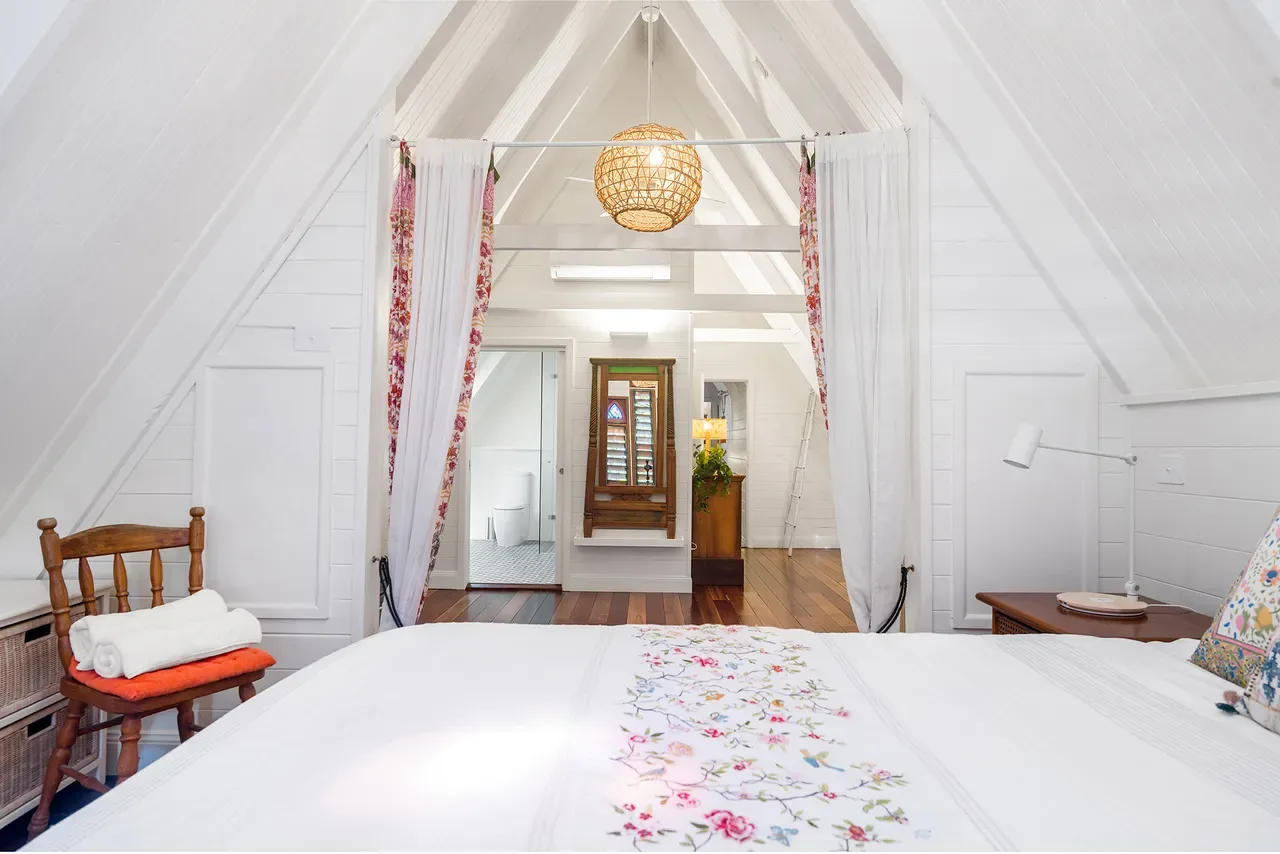 Longhouse – spacious 4 BR Belongil Beach retreat