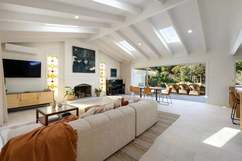 Kirra Beach House – relax in pool & sauna