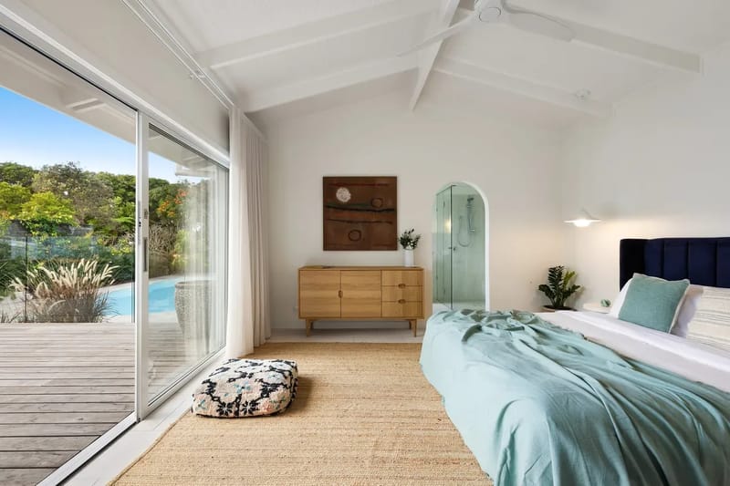 Kirra Beach House – relax in pool & sauna