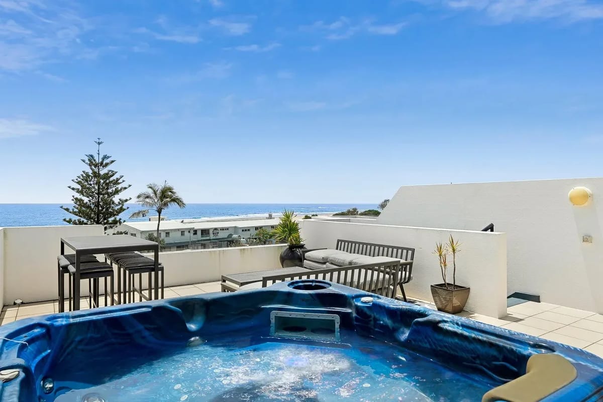 Paradiso 3 Bedroom Ocean Front Roof Top Spa 337