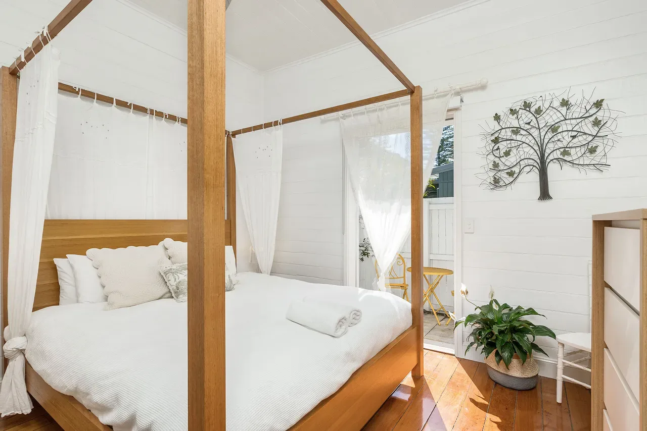 Aaloka Bay – heritage charm w. pool & spa