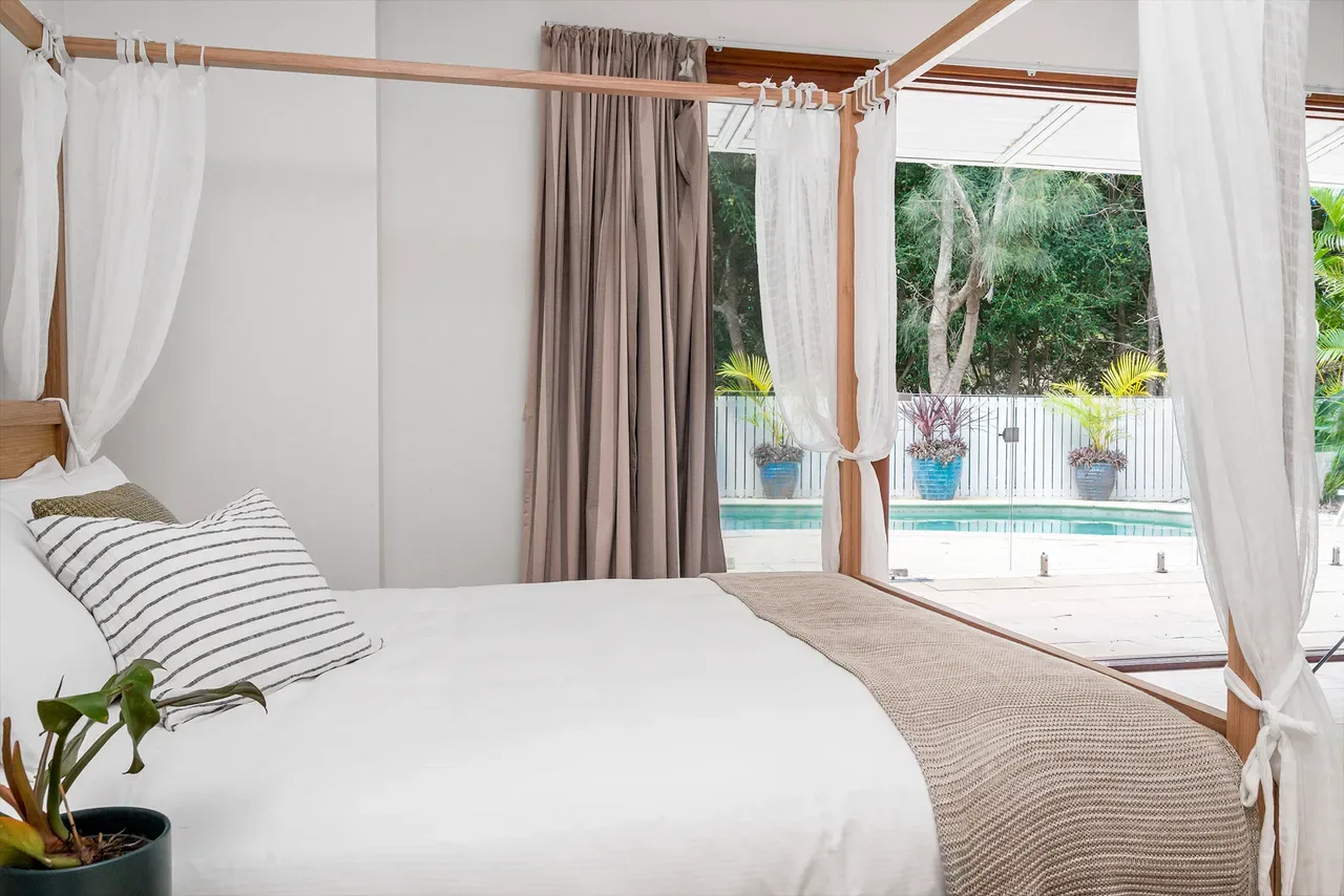 Beachcomber Blue – beachfront villa with pool