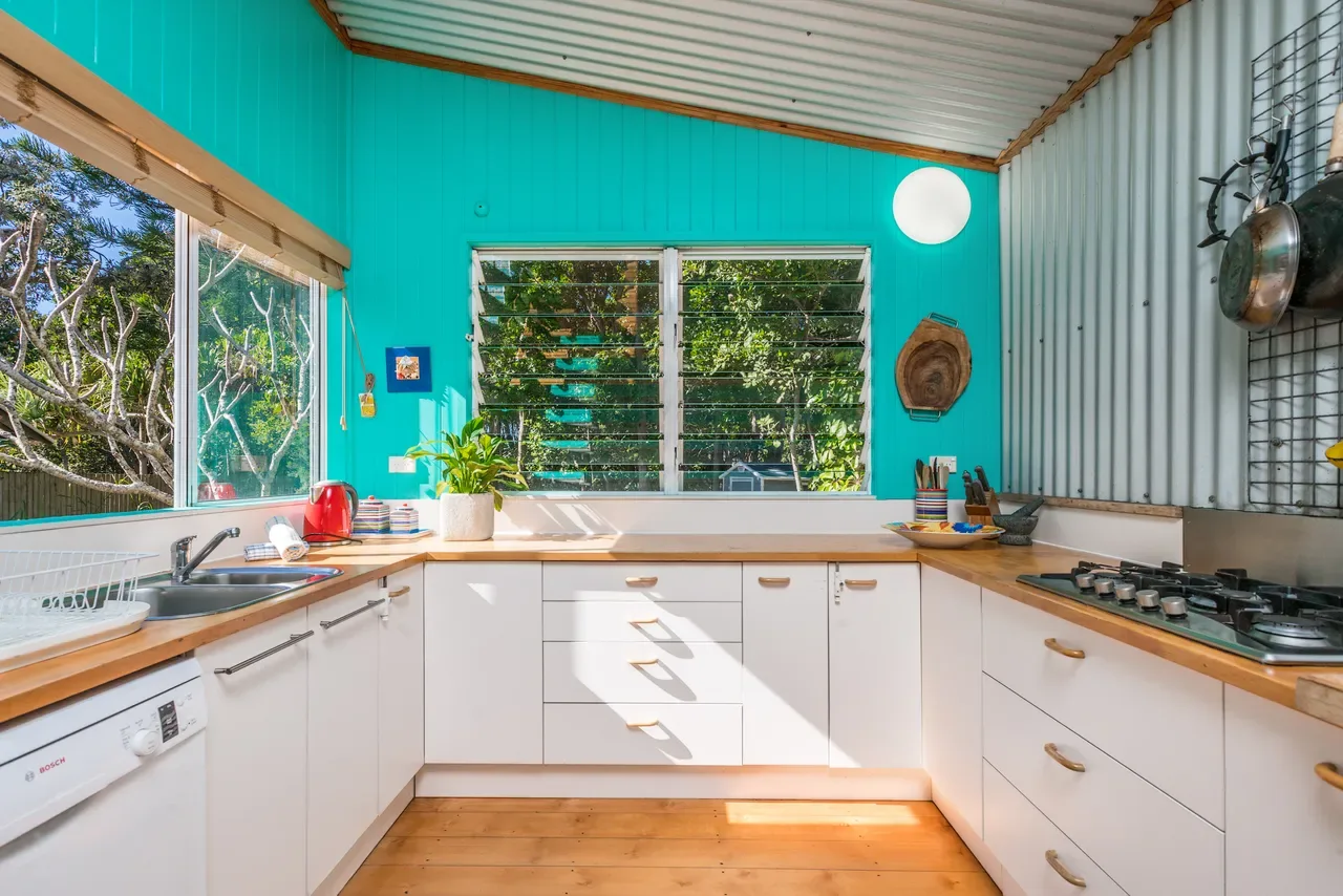 Beachcombers Cottage – beachfront pet retreat