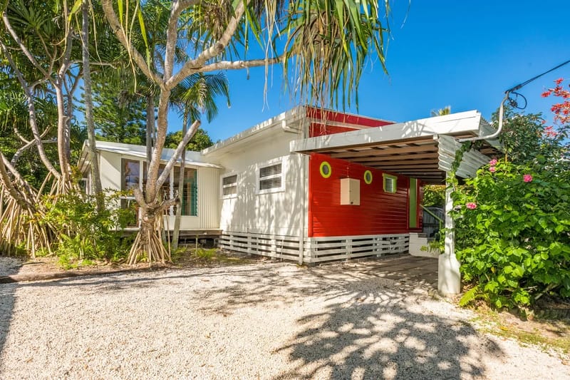 Beachcombers Cottage – beachfront pet retreat