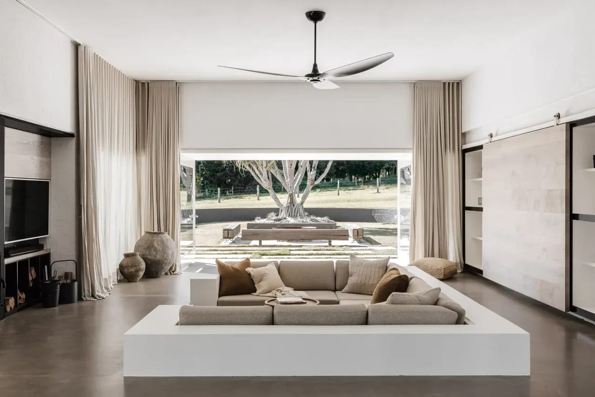 Amileka – luxury 25 acre estate with pool