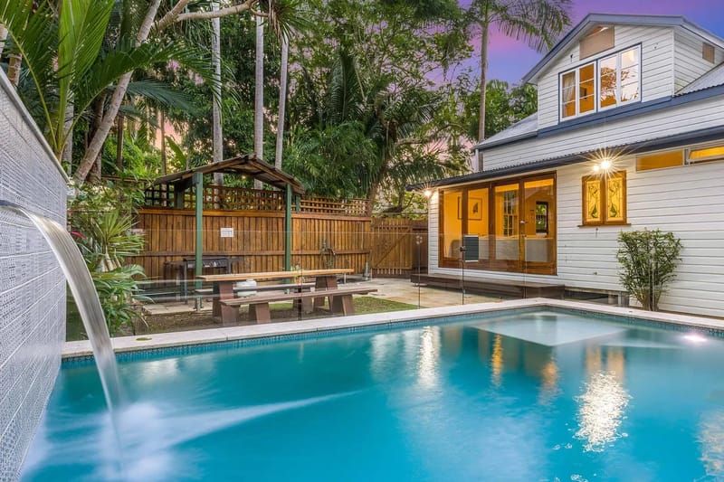 Starr Cottage – Quaint Cottage with a stunning pool – Close to everything Byron!