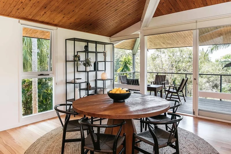 Cape Breeze – 5 BR home with headland views