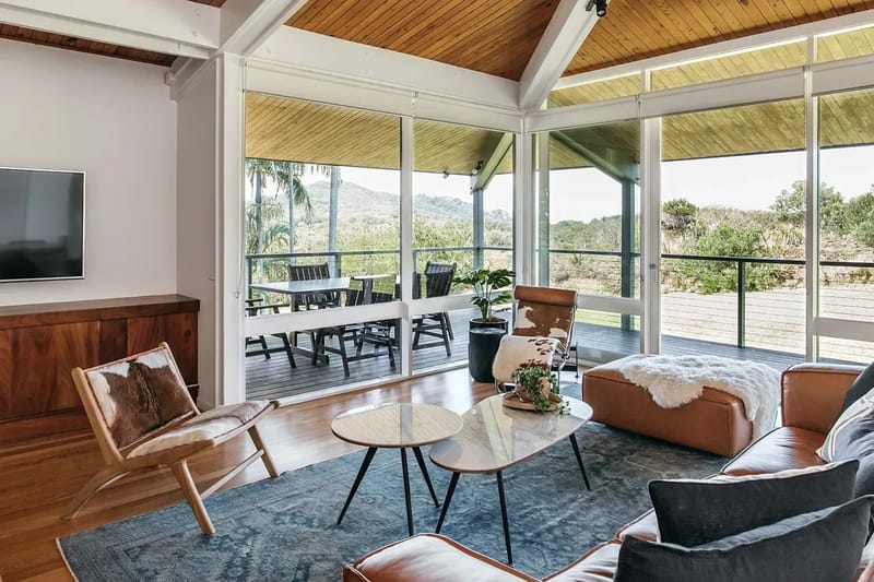 Cape Breeze – 5 BR home with headland views