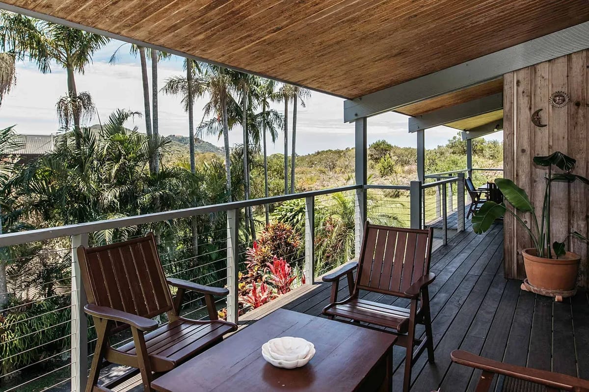 Cape Breeze – 5 BR home with headland views