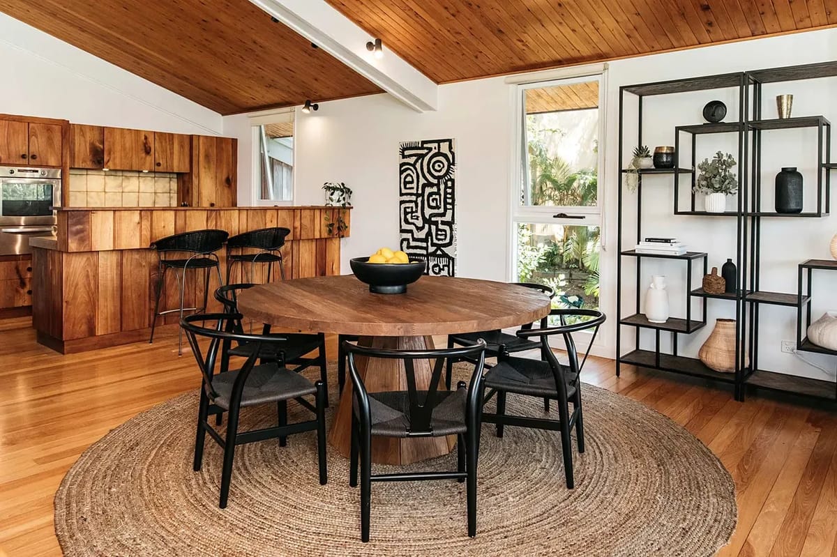 Cape Breeze – 5 BR home with headland views