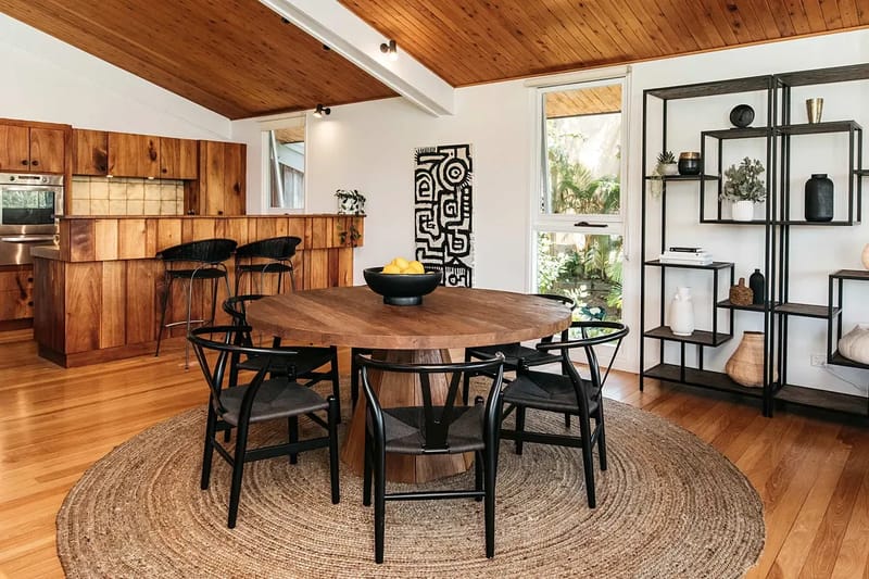 Cape Breeze – 5 BR home with headland views
