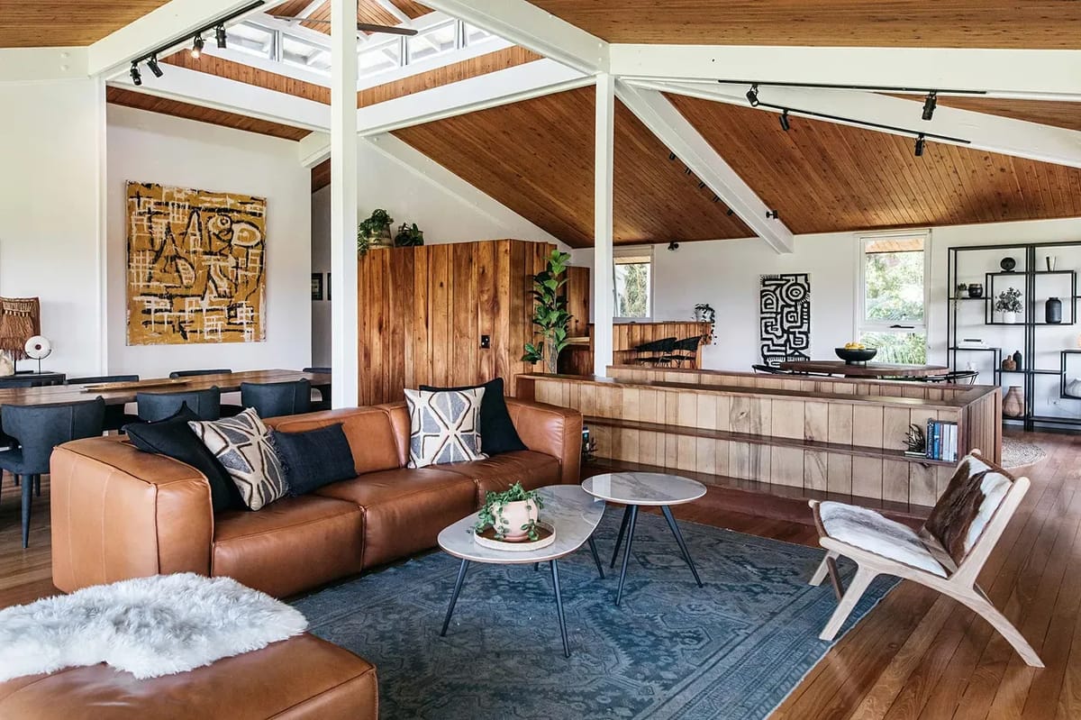 Cape Breeze – 5 BR home with headland views