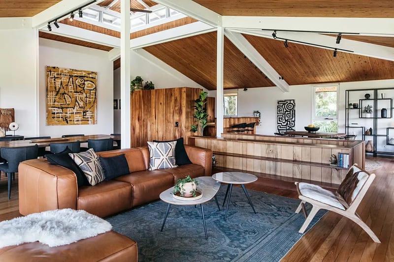 Cape Breeze – 5 BR home with headland views