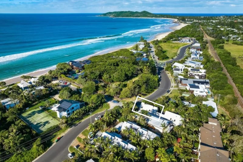 Noire at the Beach – Steps from Belongil Beach