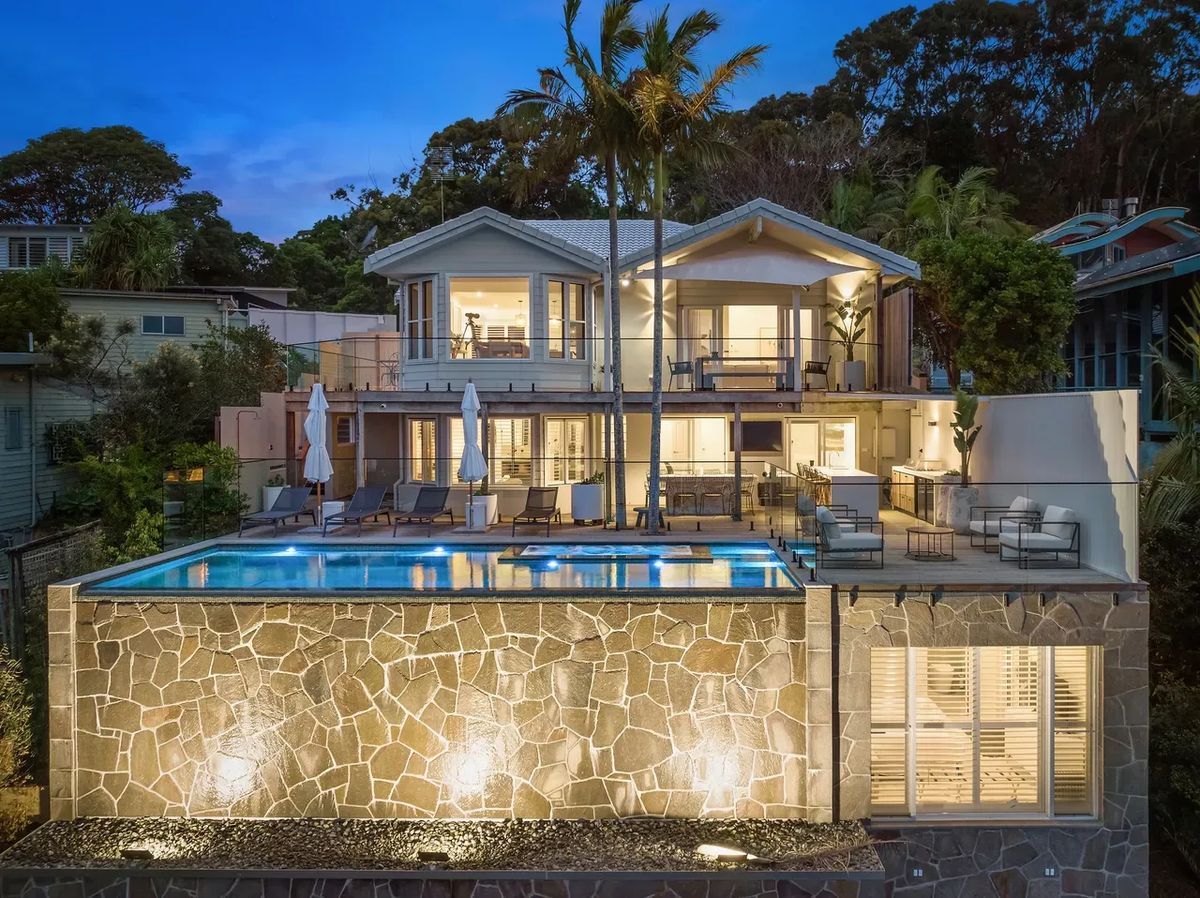 Sway – stunning 5 BR beach house with pool