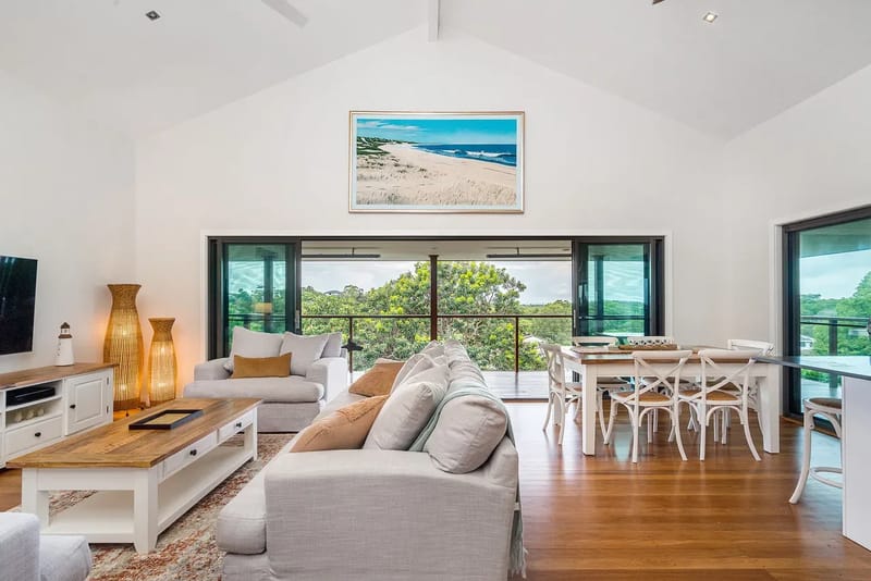 Mulivista – spacious home with ocean views & pool