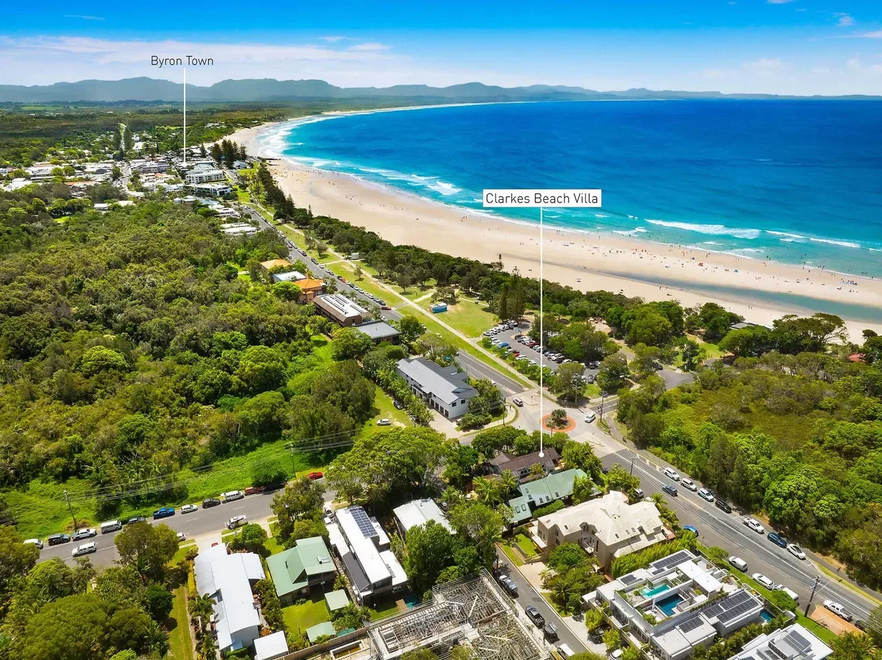 Clarkes Beach Villa – steps to beach & Byron town