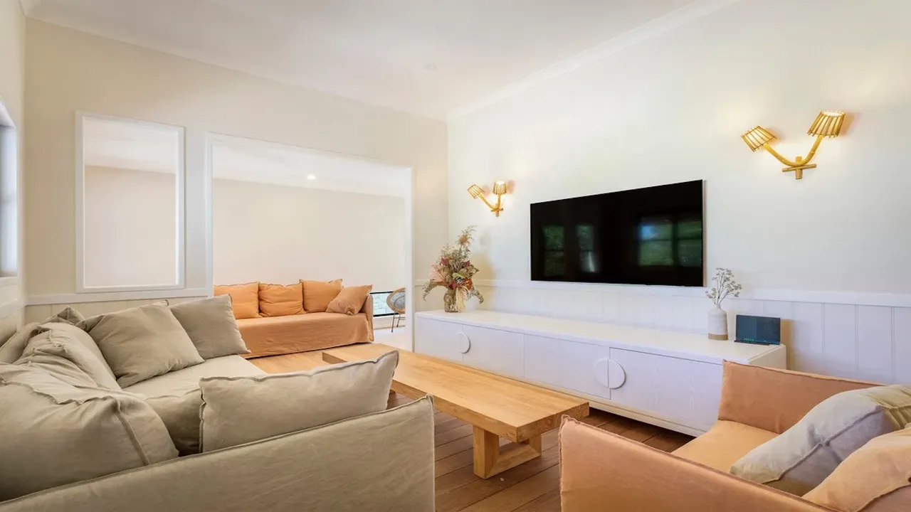 Le Dog Beach Club – chic home with pool