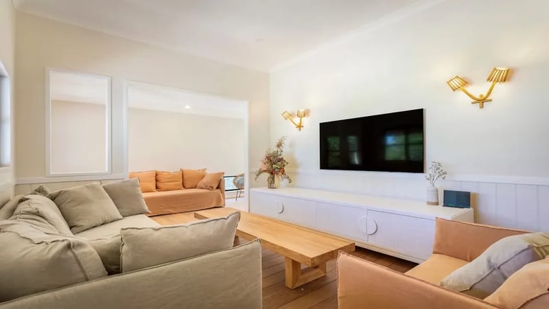 Le Dog Beach Club – chic home with pool
