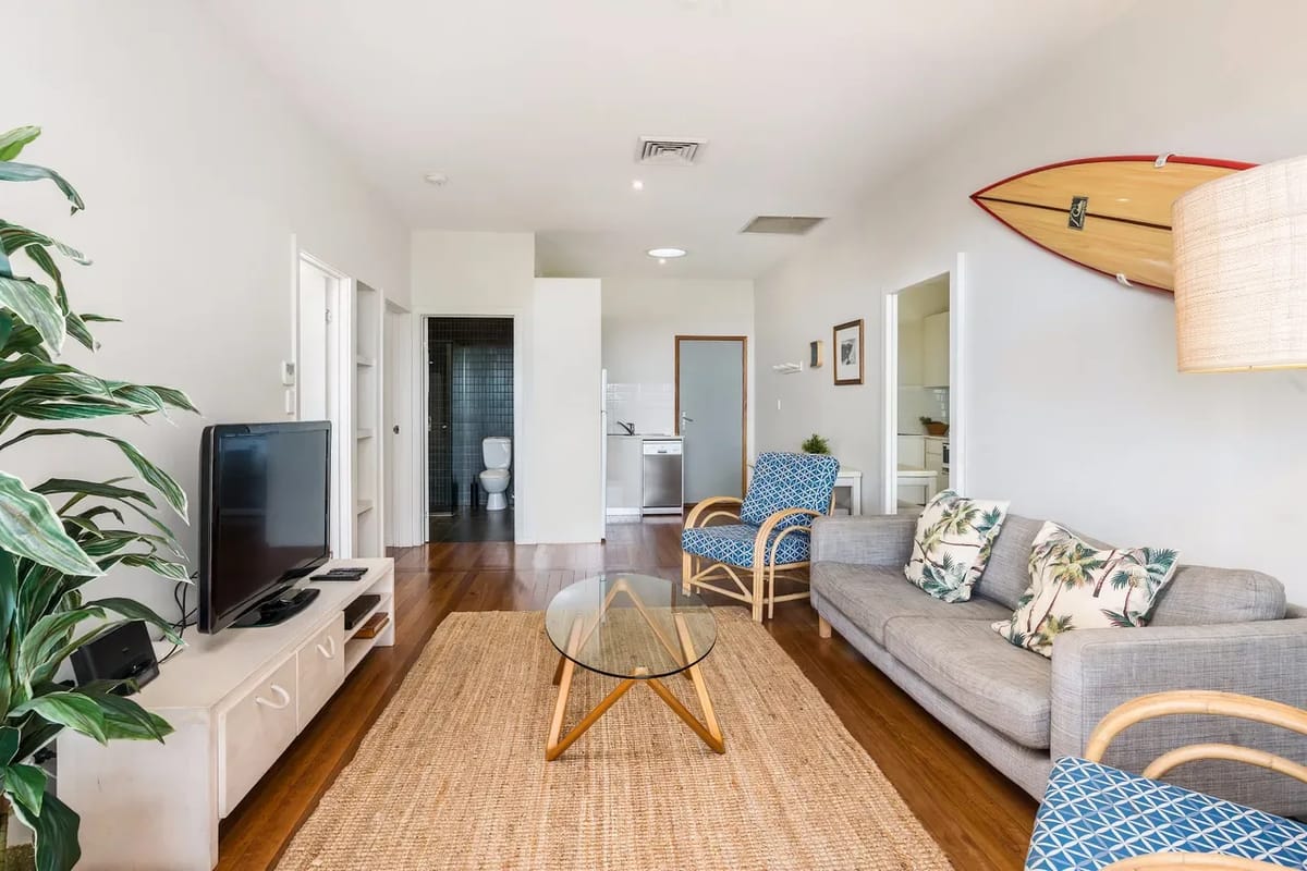 Quiksilver Apartments The Pass – steps from beach