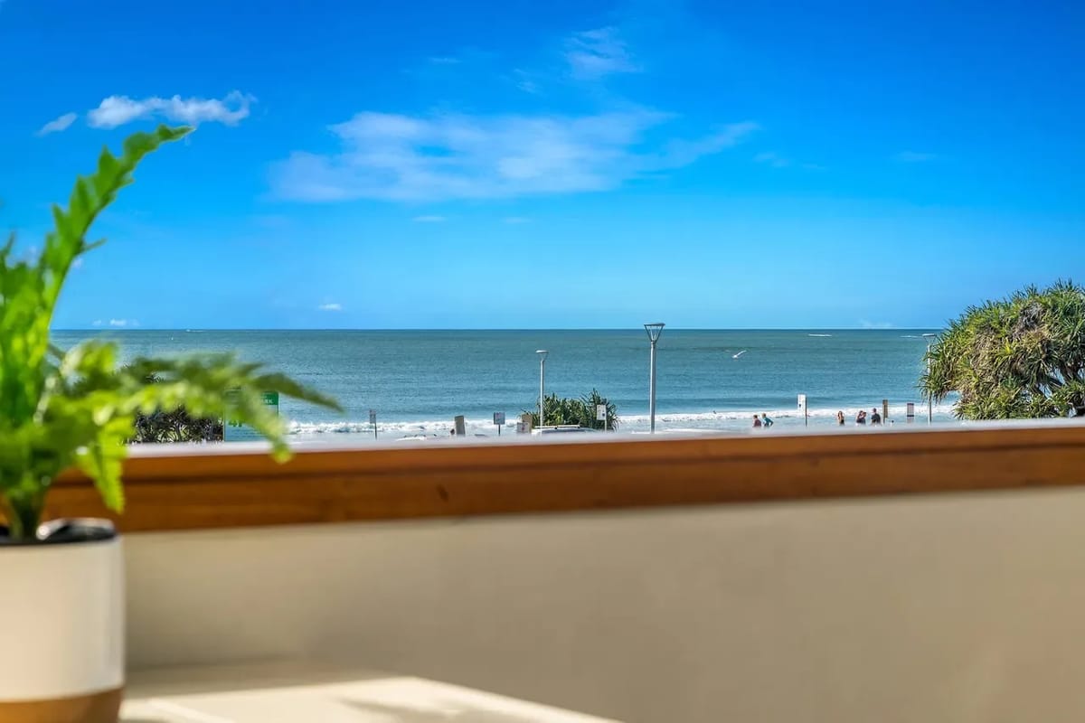 Quiksilver Apartments The Pass – steps from beach