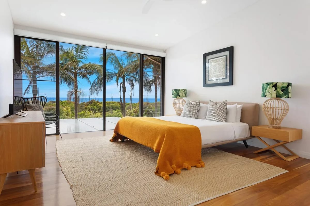 Kiah – nestled between Main & Belongil Beaches