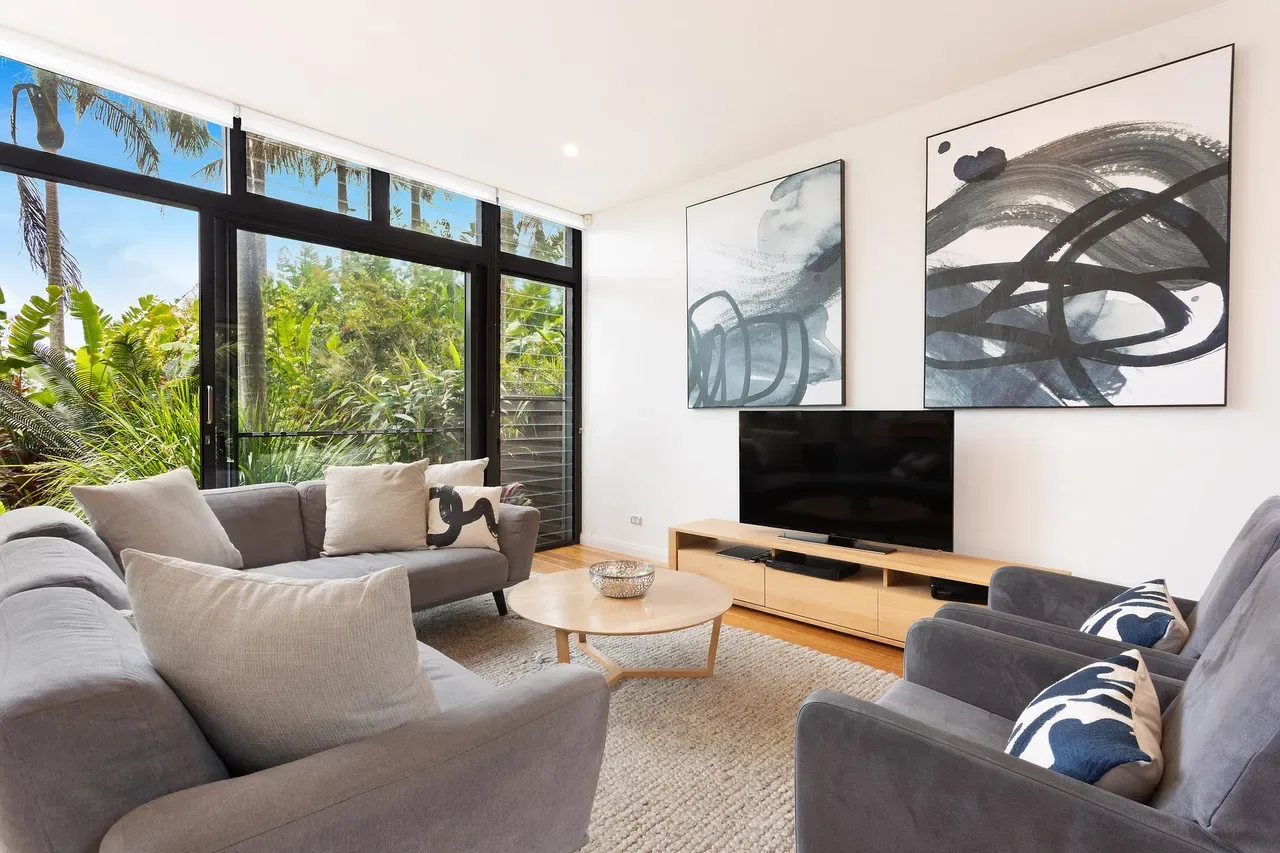Kiah – nestled between Main & Belongil Beaches