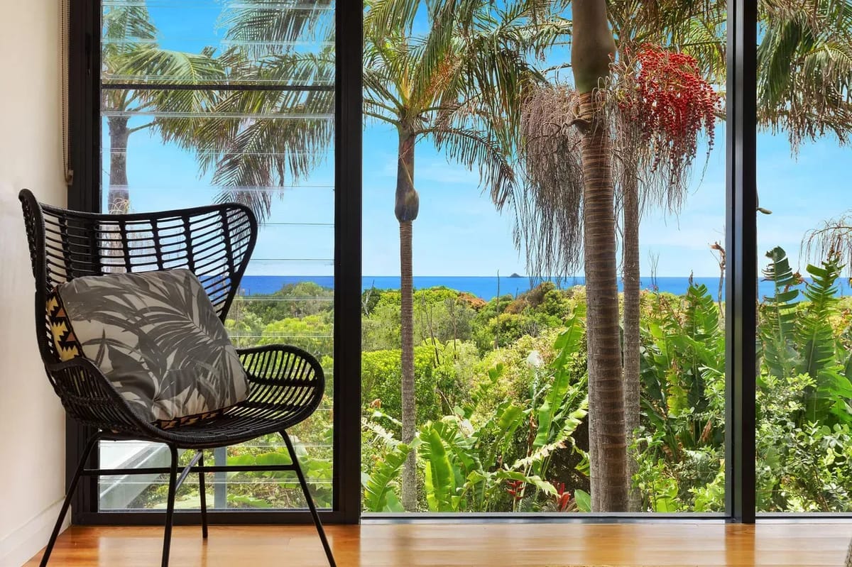 Kiah – nestled between Main & Belongil Beaches