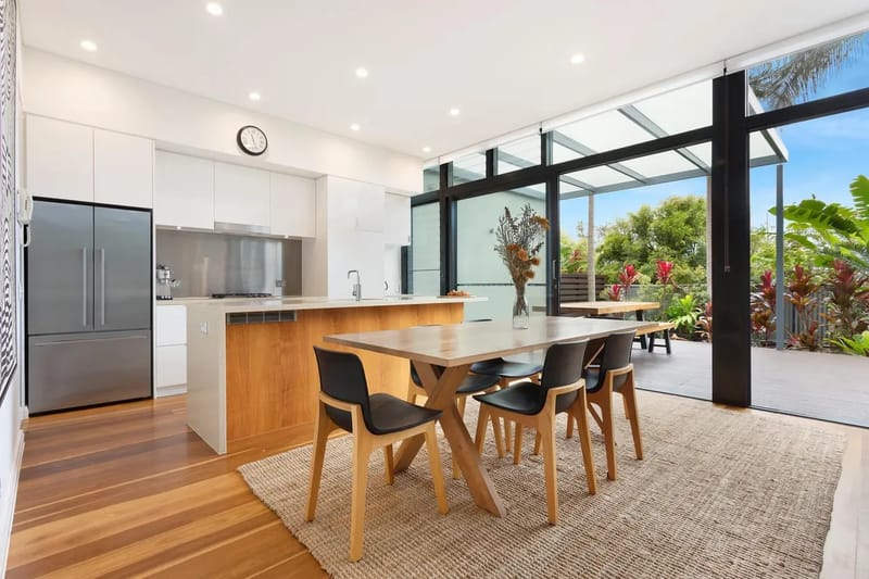 Kiah – nestled between Main & Belongil Beaches