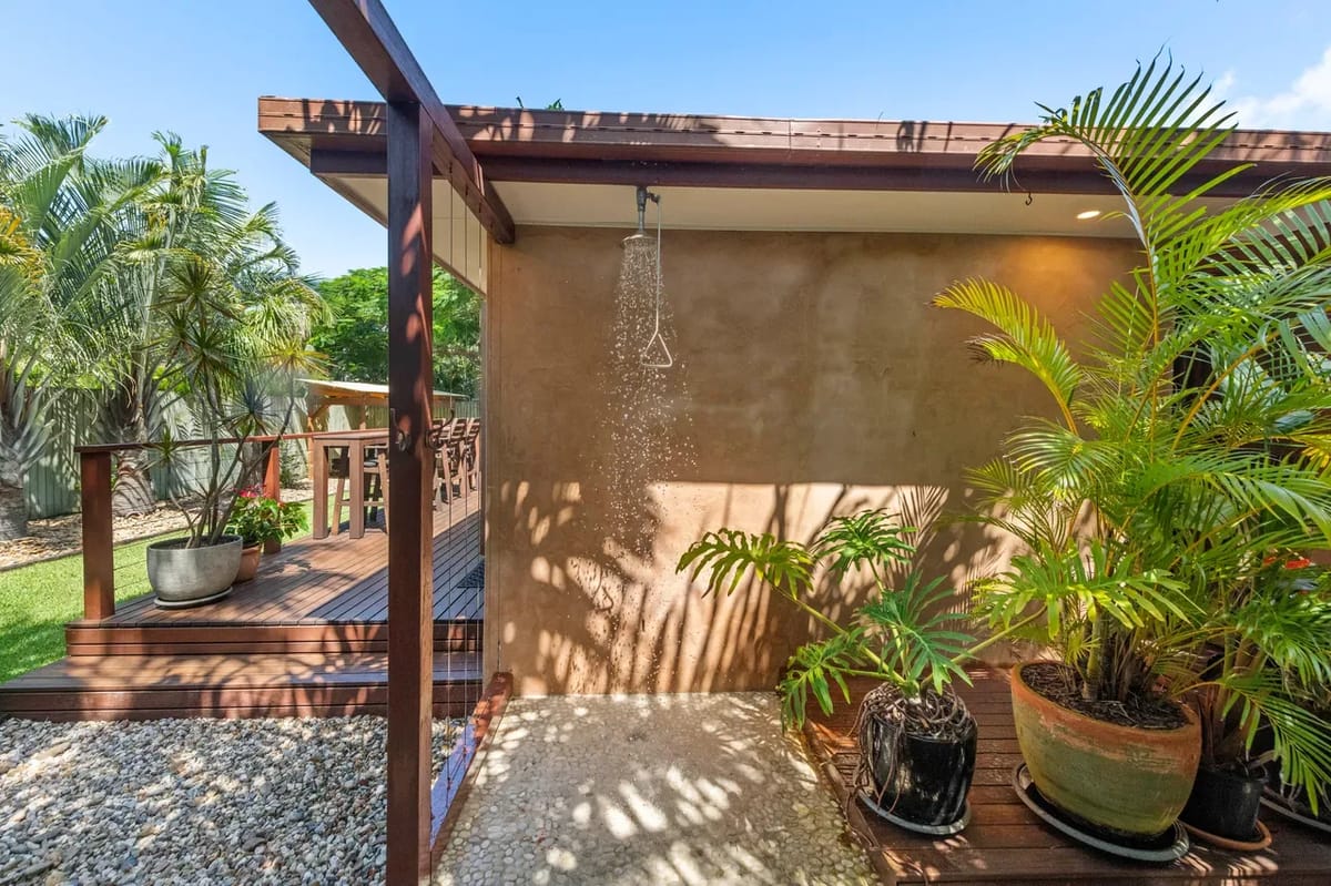Tallow Beach Retreat – welcoming pet-friendly unit