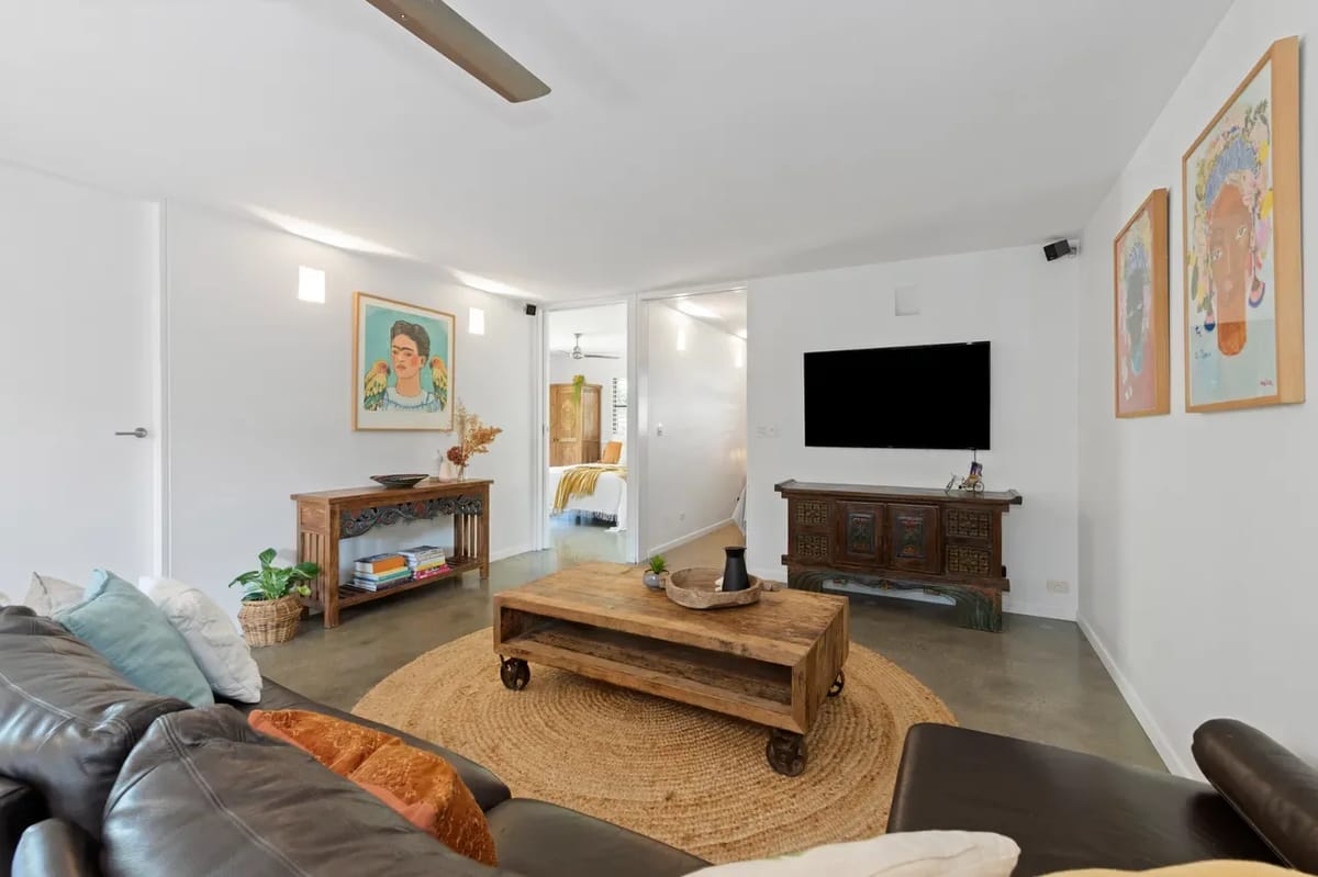Tallow Beach Retreat – welcoming pet-friendly unit