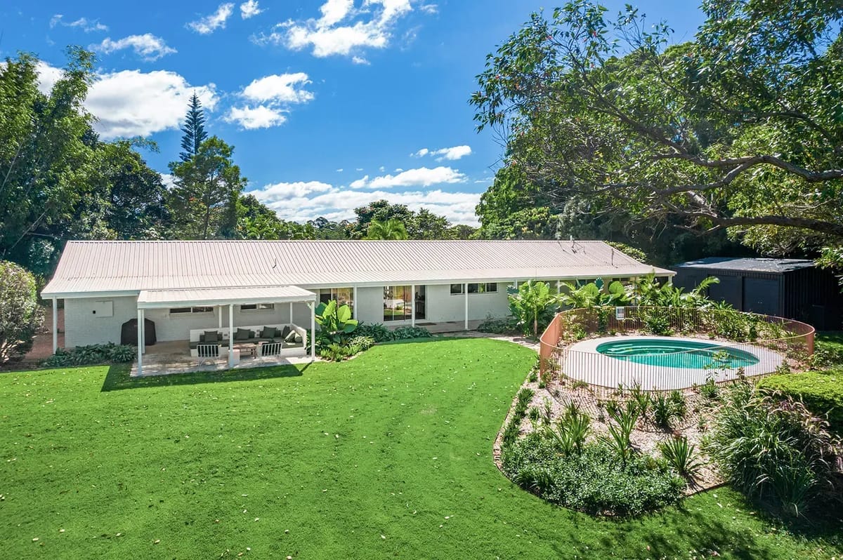 Hidden Byron – designer hinterland oasis with pool, fireplace and firepit