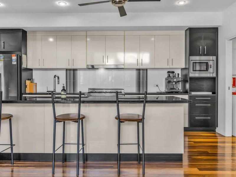 Lennox Coastal Retreat – resort-style home w. pool